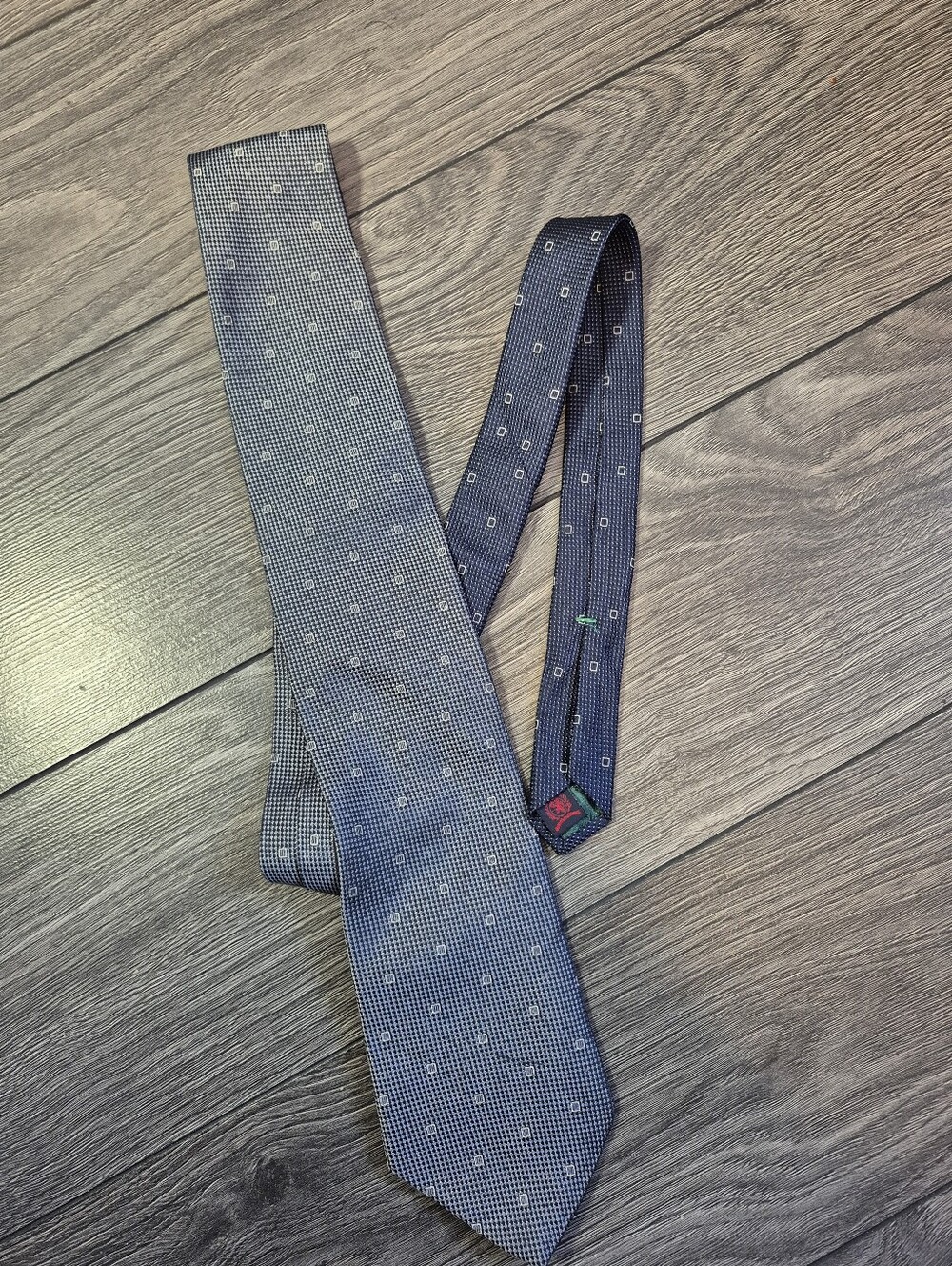 Tommy Hilfiger Men's 100% Silk Tie Grey Blue Geometric Houndstooth